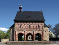 The design of the Abbey gatehouse at Lorsch was modeled on:
