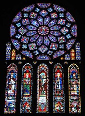 Which of the following became a standard feature of French Gothic architecture?