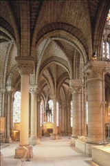 Which of the following best describes a characteristic of Gothic architecture?